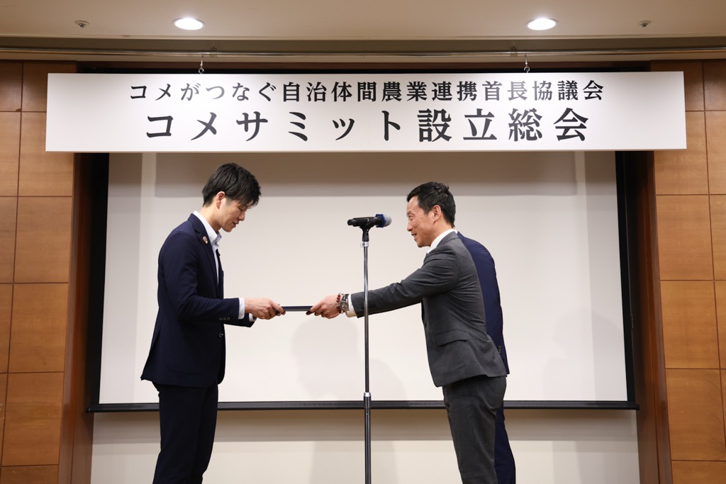 提言書提出の様子