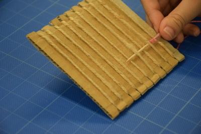 段ボールコースターをおる