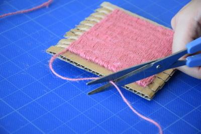 横糸を始末する