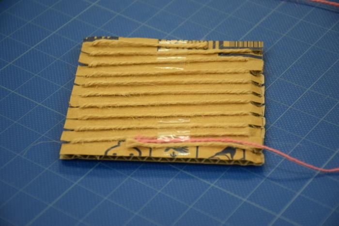 横糸をセロハンテープではる