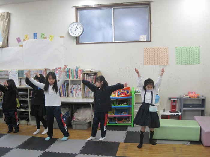 ダンスをする子どもたち