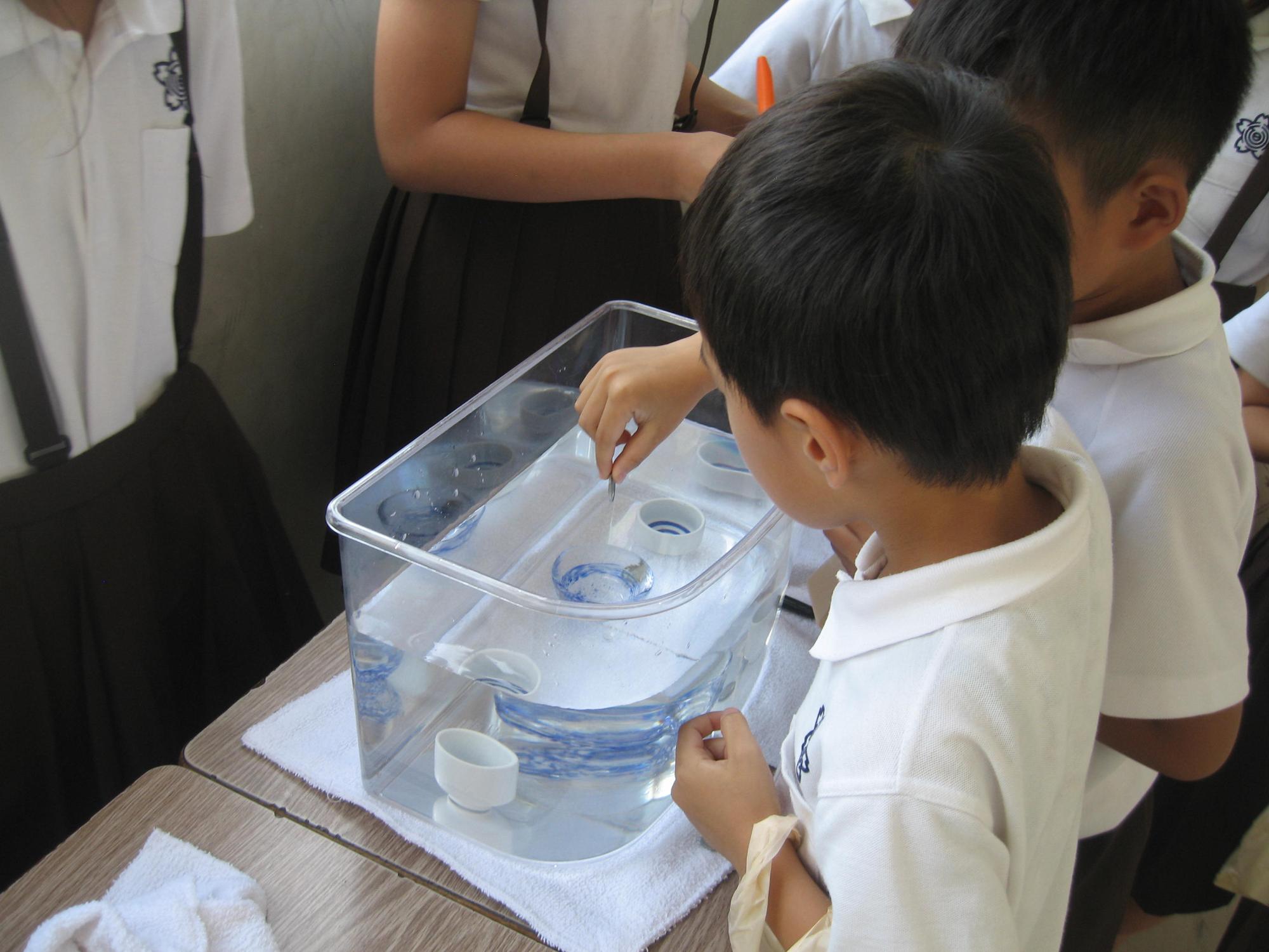 夏まつりを楽しむ子どもたち