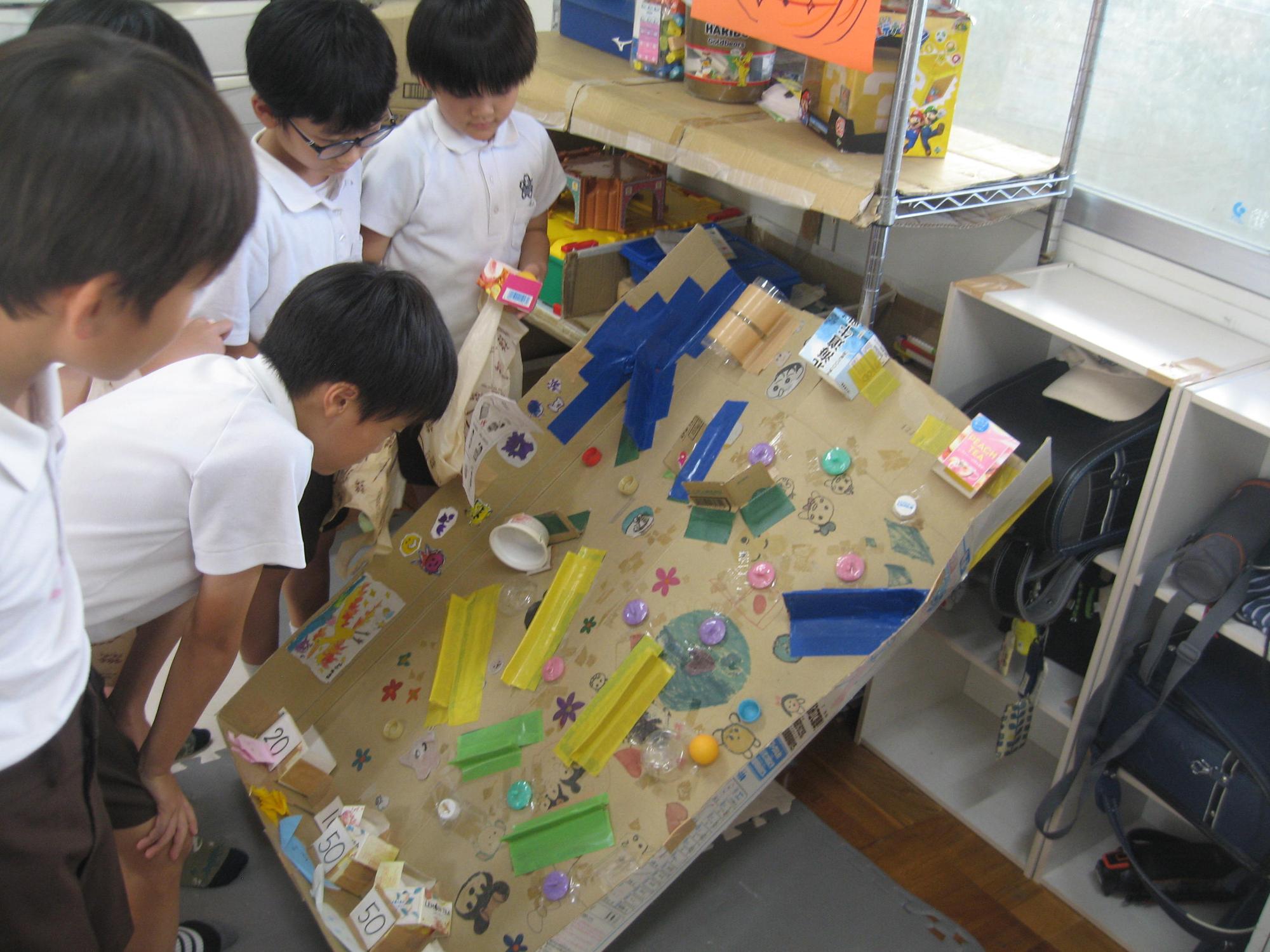 夏まつりを楽しむ子どもたち