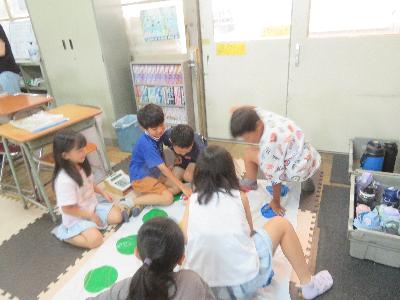 ツイスターで遊びました。