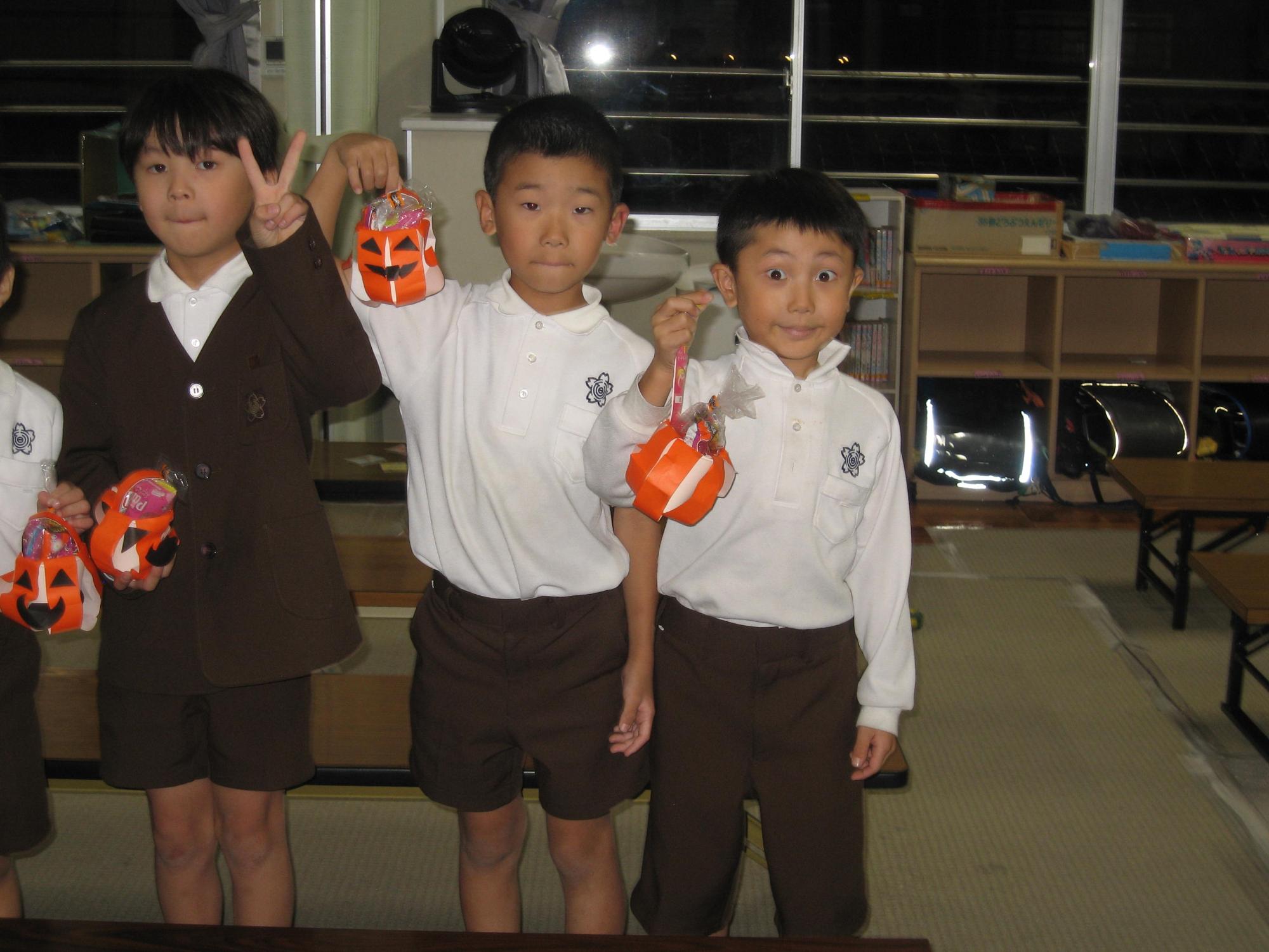 ハロウィンのお菓子入れ