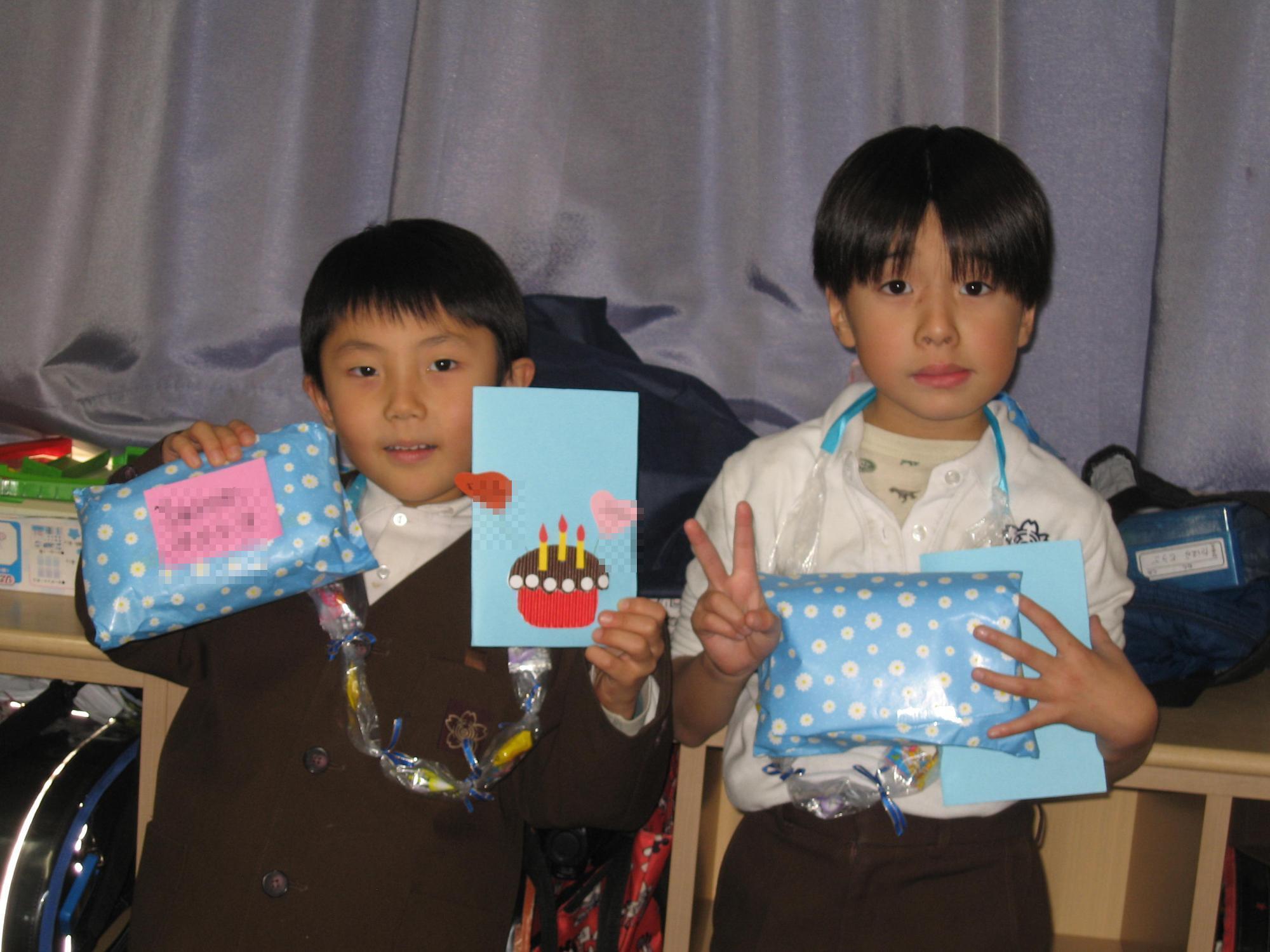 誕生日の子どもたち