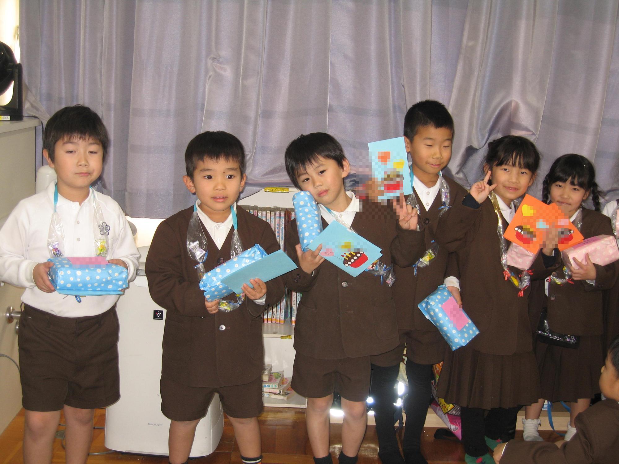 誕生日の子どもたち