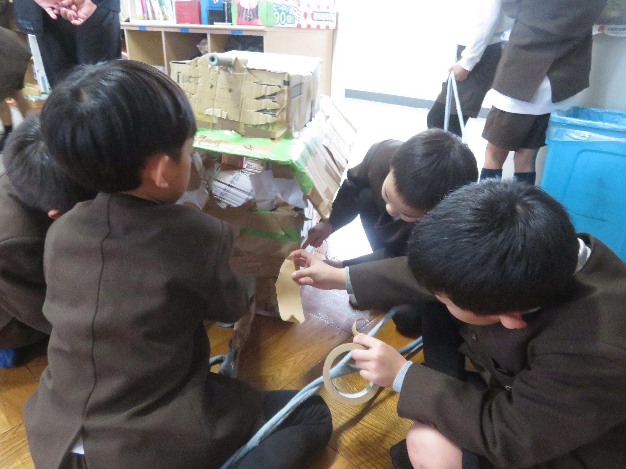 ガムテープで補修