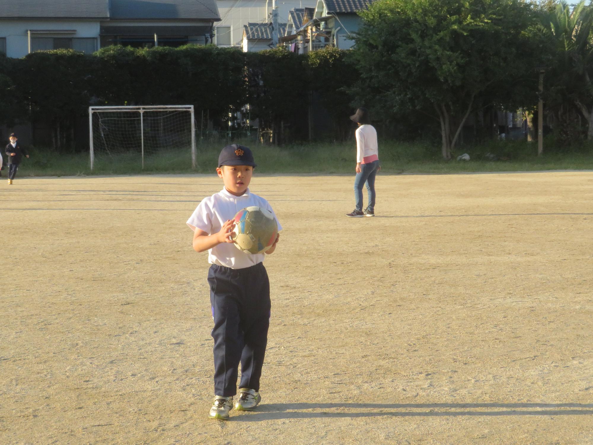 ボール遊びをしました