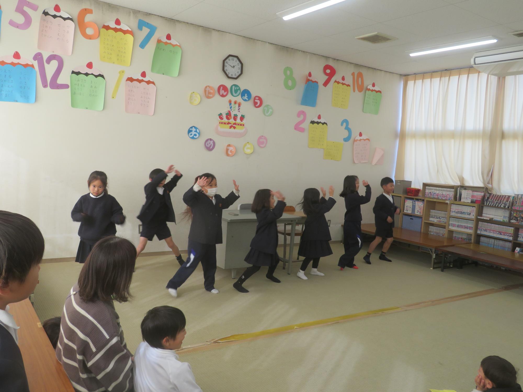 ダンスを披露しました