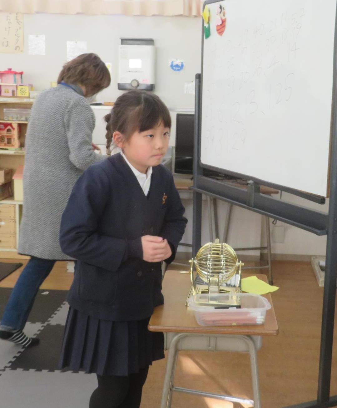 ビンゴを回す係の上級生