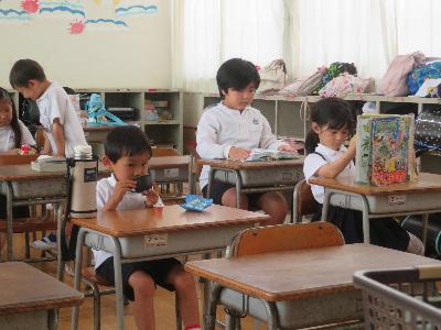 自分の好きな本を読みます