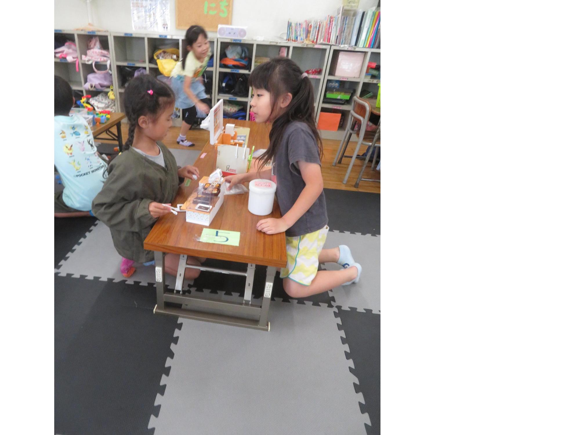 ドーナツ屋さんごっこをしました