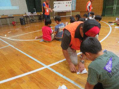 わかりにくい子には、折り方を親切に教えてくれました