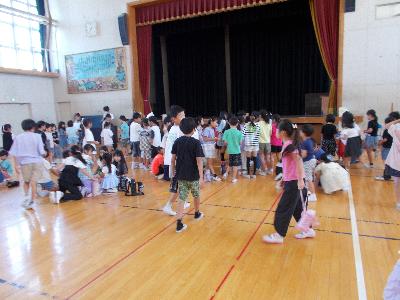 お店は子どもたちでいっぱいになりました。