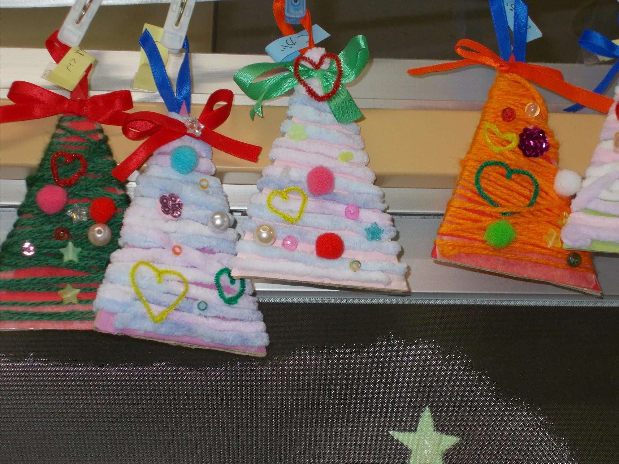 クリスマスの飾りを作りました