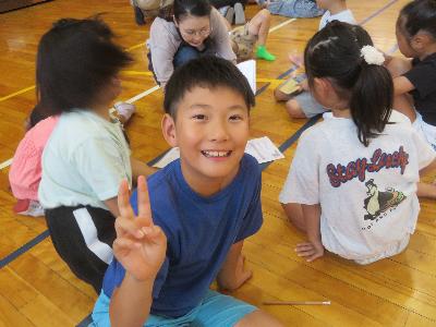 楽しそうにハンバーガーを作りました