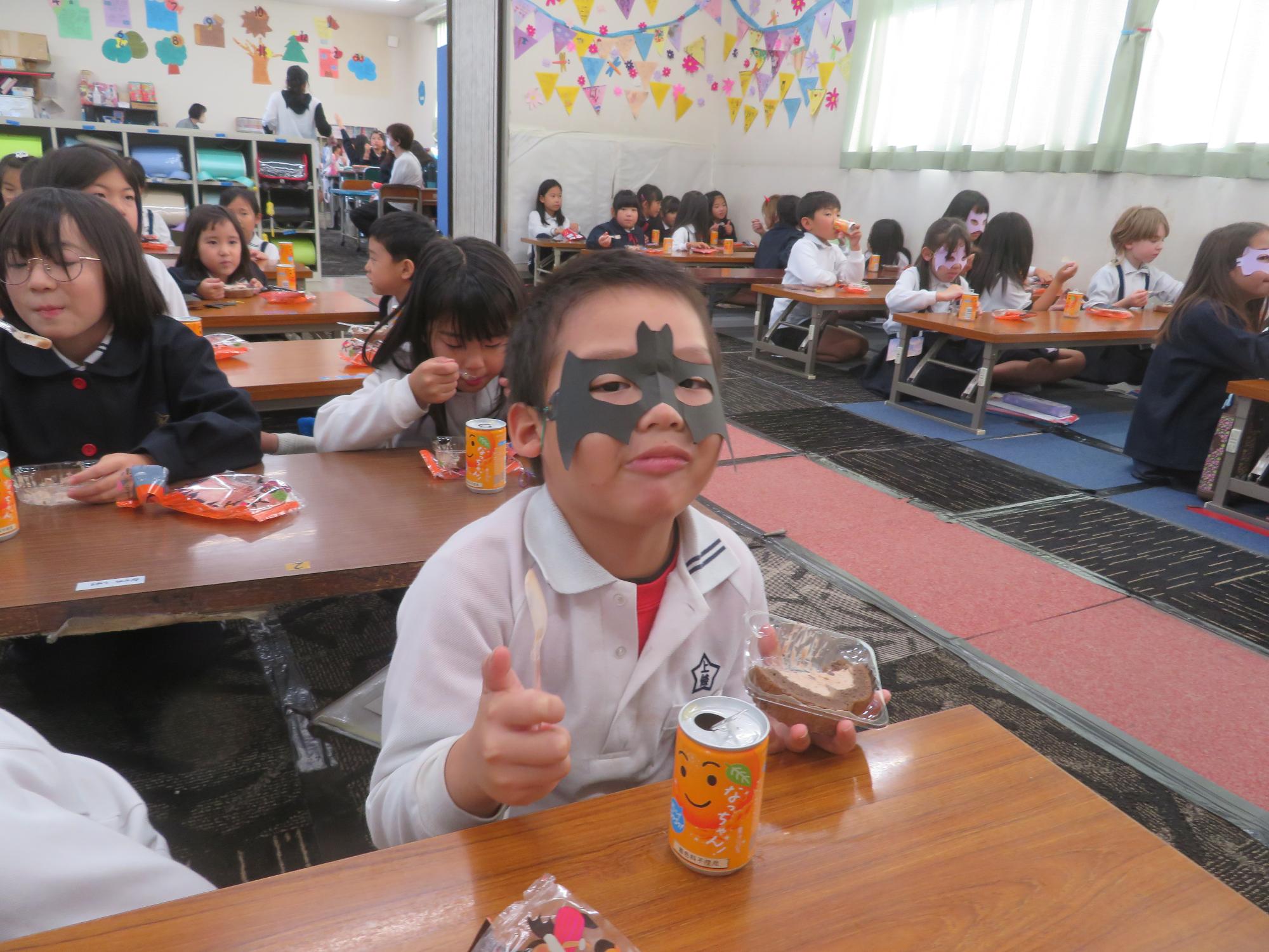 おやつを食べるときも