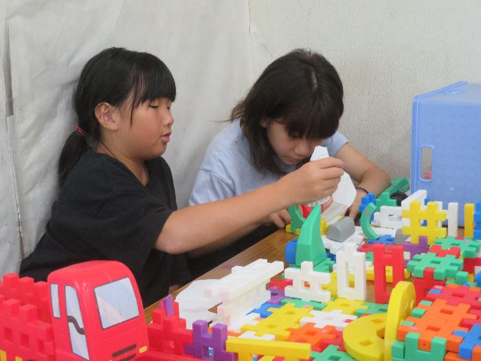 ブロック遊びをしています