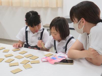 部屋であそびました。