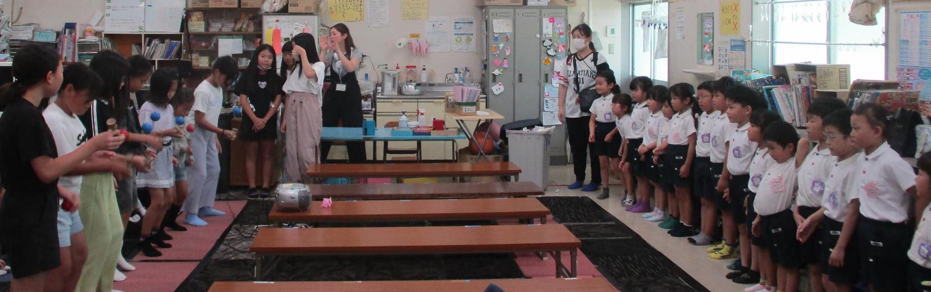 仲よしの子がけん玉を見せました