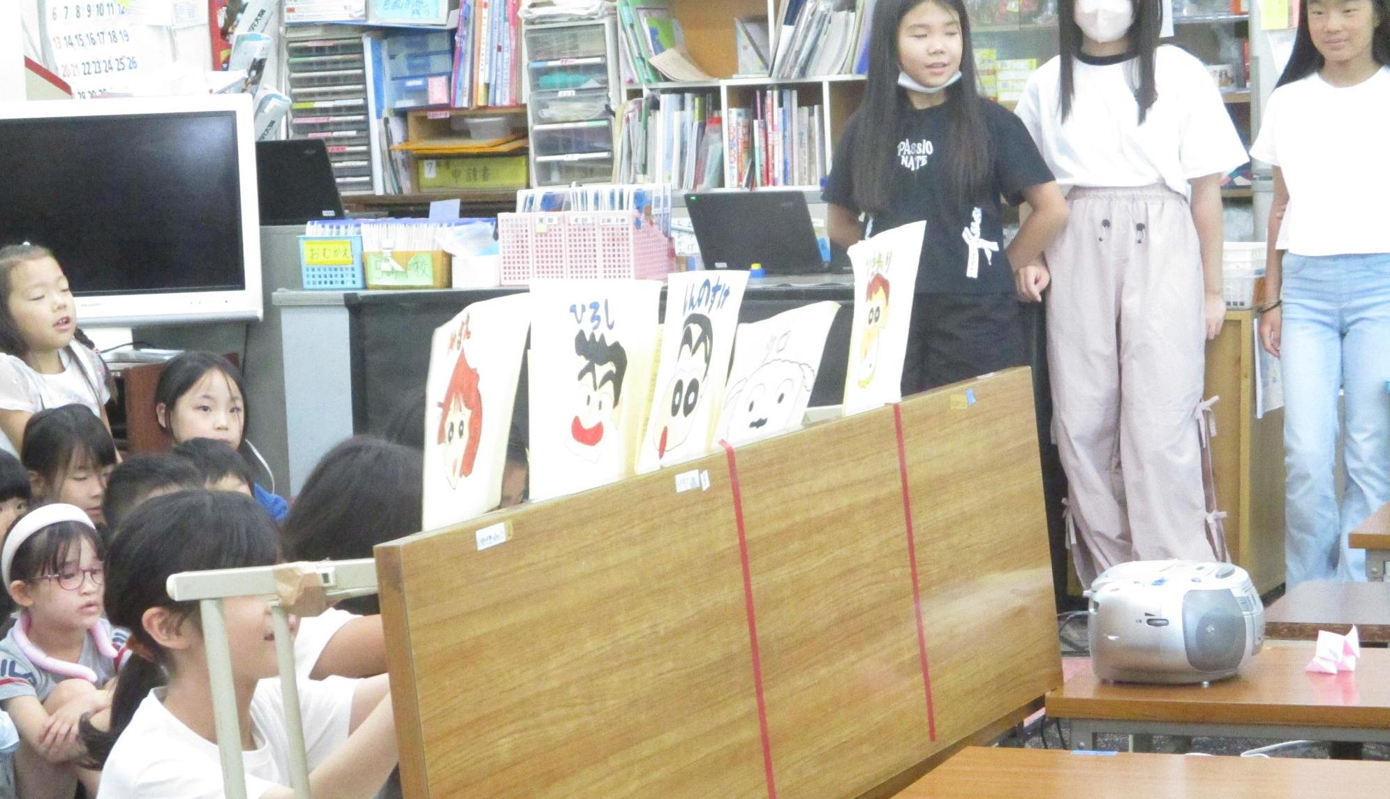 ぺープサートを見てもらいました