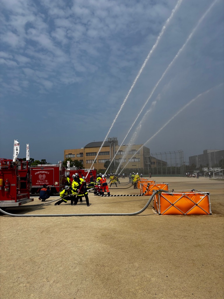 泉北地区支部の消防団による一斉放水